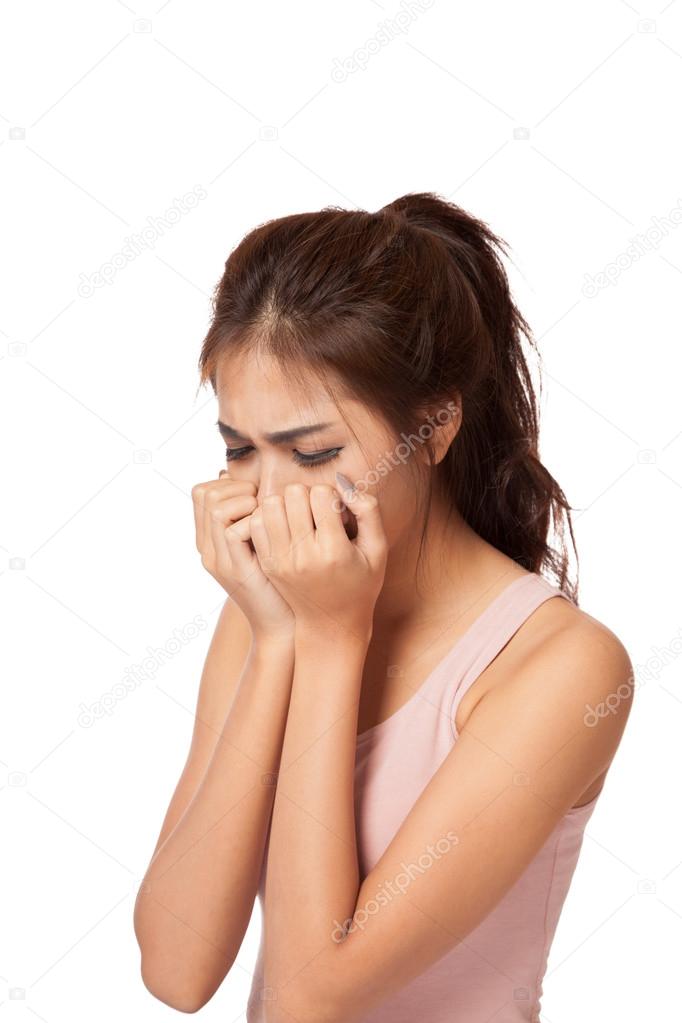 девушка азиатка плачет. худая девушка кричит. худая девушка кричит. юлия уразбаева. страдающая девушка.