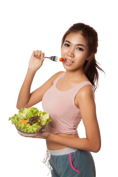 Menina saudável asiática comer salada para dieta — Fotografia de Stock