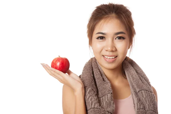 Asiatico sano allenamento ragazza spettacolo rosso mela su suo palmo mano — Foto Stock