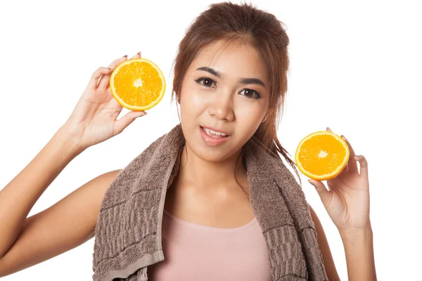 Asiatico sano allenamento ragazza con arancione — Foto Stock