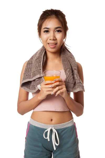 Asiática saludable entrenamiento chica bebiendo jugo de naranja —  Fotos de Stock