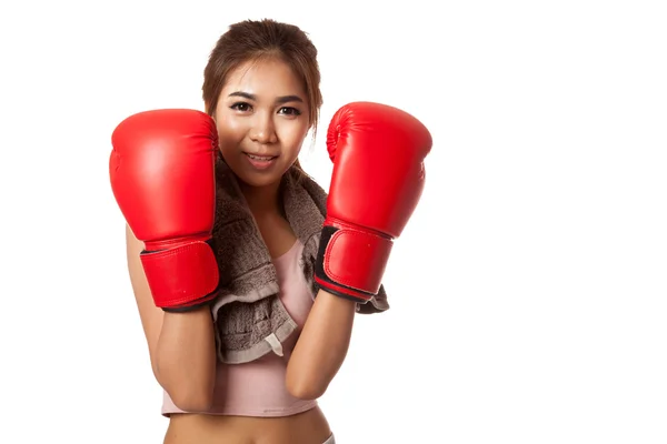 Asiático delgado chica con rojo guante de boxeo — Foto de Stock