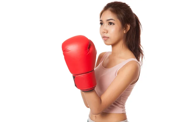 Asiático delgado chica con rojo guante de boxeo — Foto de Stock