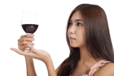 güzel Asyalı bir kadın kırmızı şarap arıyorsunuz