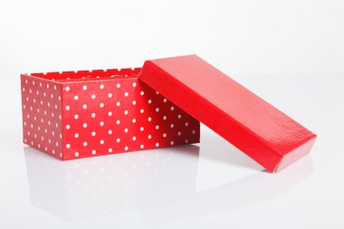 Kırmızı hediye kutusu