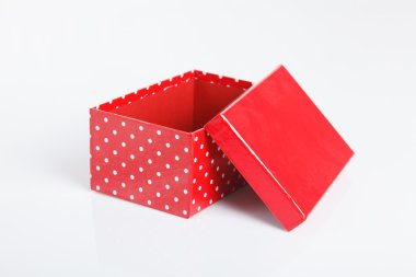 Kapağı bir boş kırmızı hediye kutusu