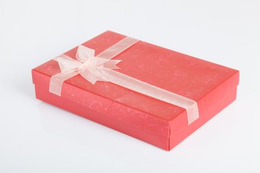 Kırmızı hediye kutusu