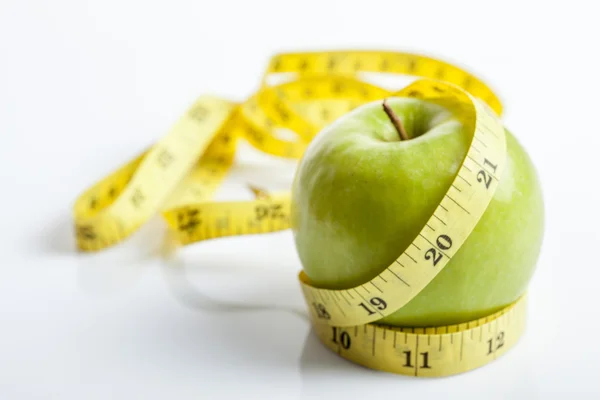 Measuring tape with green apple — Stock Photo, Image