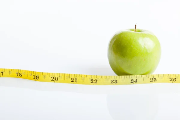 Measuring tape with green apple — Stock Photo, Image