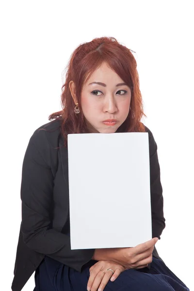 Asiática menina escritório está farto de mostrar um sinal em branco — Fotografia de Stock