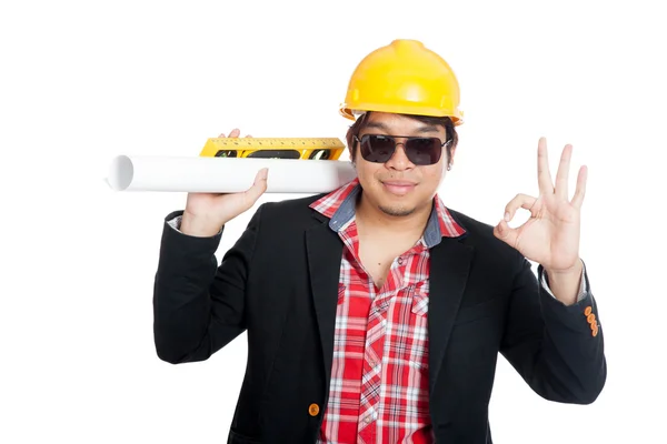 एशियाई इंजीनियर आदमी ठीक संकेत दिखाता है — स्टॉक फ़ोटो, इमेज