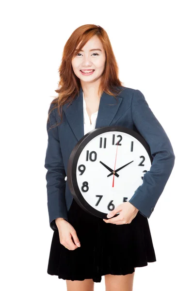 Asiatique femme d'affaires tenir une horloge — Photo