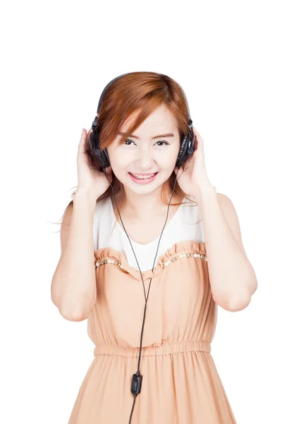 Asiática chica sonrisa escuchar música con auriculares — Foto de Stock