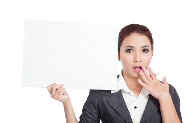 Asiatico businesswoman spettacolo un bianco segno e sorpresa — Foto Stock