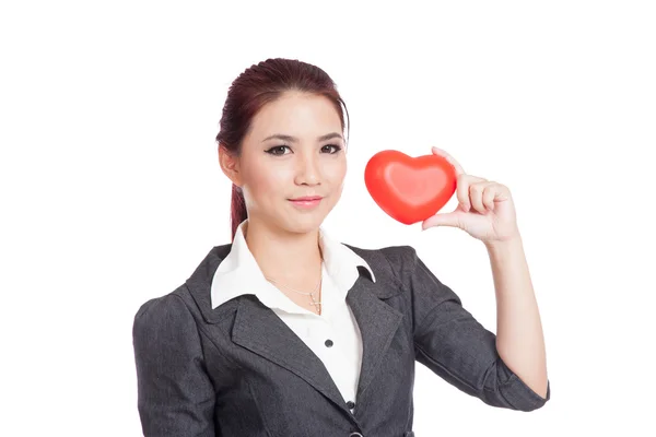 Asiática mujer de negocios mostrar rojo corazón y sonrisa —  Fotos de Stock