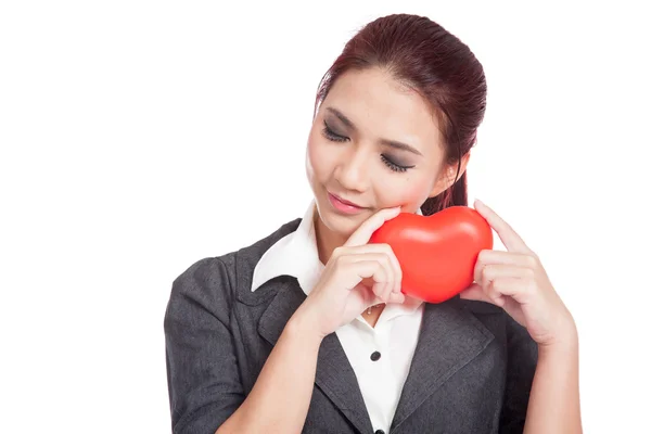 Aziatische zakenvrouw houden een hart zacht ontbrekende iemand — Stockfoto