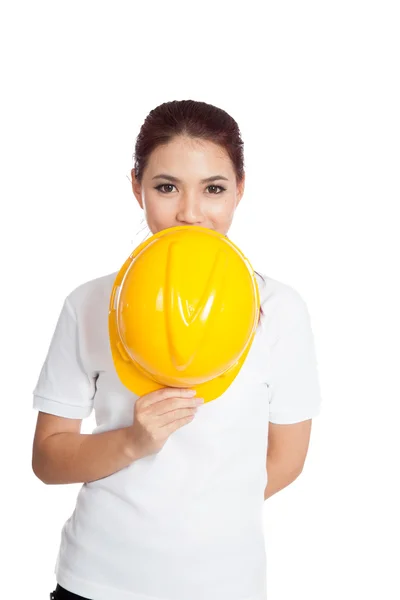 Asiatiska ingenjör flicka håller en hardhat — Stockfoto