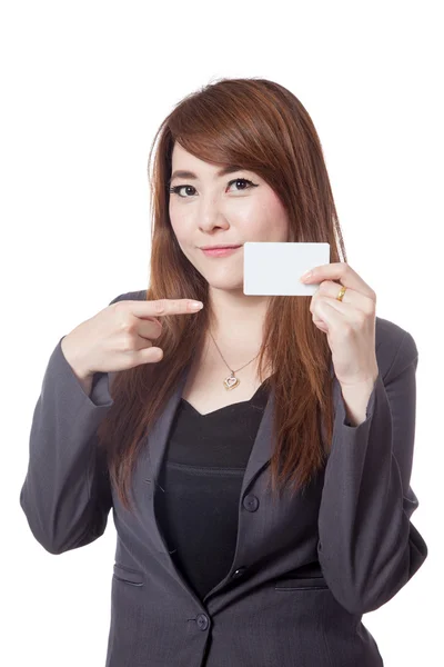 Asiática empresaria punto en una tarjeta en blanco —  Fotos de Stock