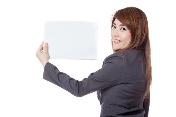 亚洲办公室女孩的侧面图显示一个空白的标志 — 图库照片