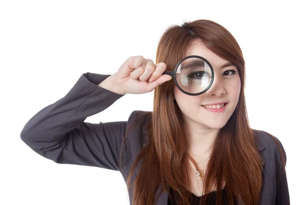 Asian businesswoman look through magnifying glass and smile — Stock Photo, Image