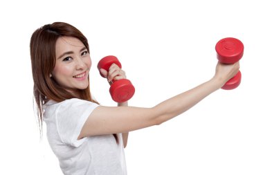 Asyalı kız egzersiz kırmızı dumbell ve çok mutlu bir gülümseme ile