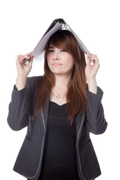 Asian businesswoman  put a folder over her head — Stock Photo, Image