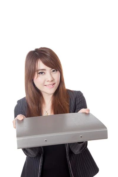 Asian Businesswoman give a folder with both hands and smile — Stock Photo, Image