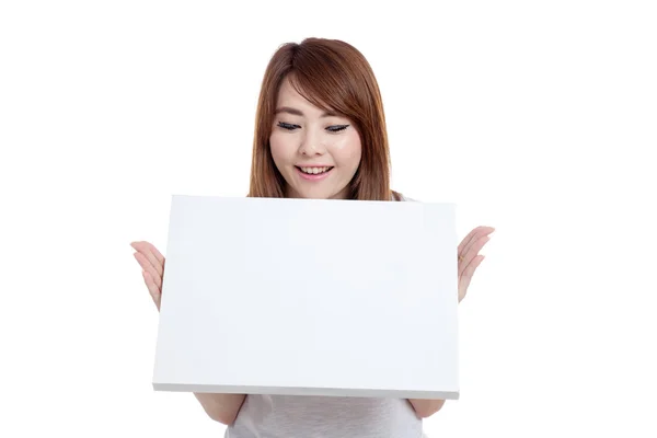 Asian girl look at blank sign in front of her — Stock Photo, Image