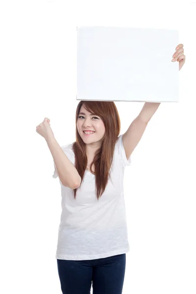 Menina asiática segurar sinal em branco com sucesso — Fotografia de Stock