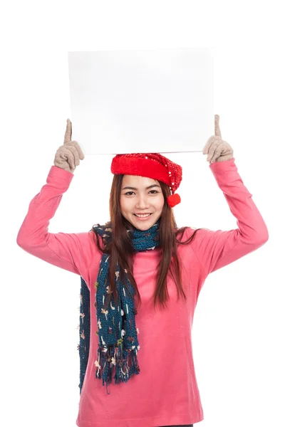 Asian girl with red christmas hat show blank sign overhead — Stock Photo, Image