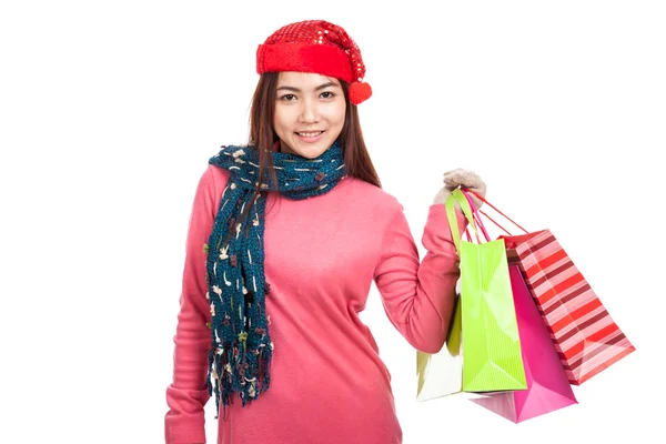 Asyalı kız alışveriş torbaları ile kırmızı Noel şapka ile — Stok fotoğraf