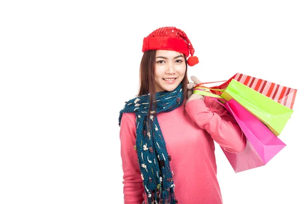 Asiática chica con rojo navidad sombrero con bolsas de compras —  Fotos de Stock