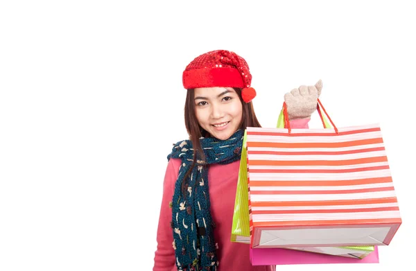ショッピング バッグと赤いクリスマス帽子とアジアの女の子 — ストック写真