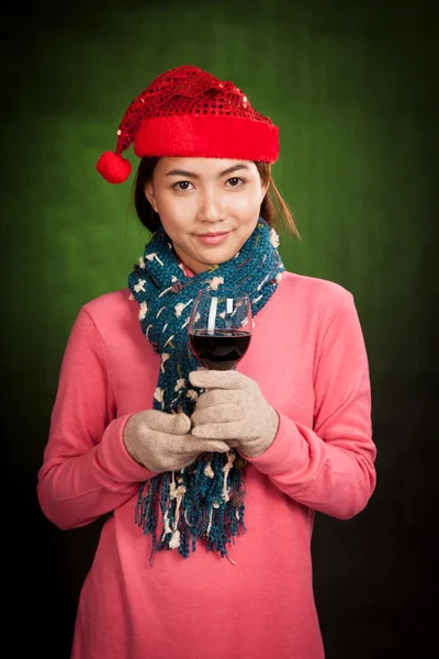 Asian girl with red christmas hat with glass of wine — Stock Photo, Image