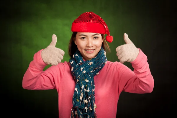 Asian girl with red christmas hat show thumbs up — Stock Photo, Image