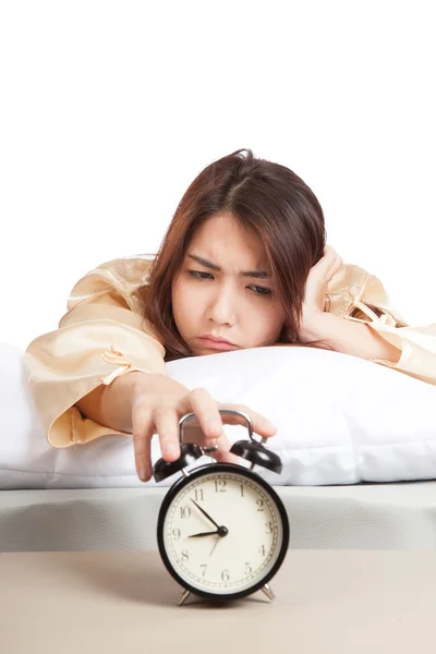 Sleepy Asian girl with alarm clock — Stock Photo, Image