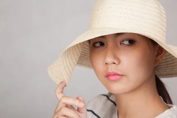 Beautiful Asian girl with sun hat — Stock Photo, Image