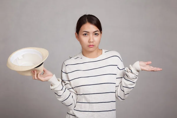 Clueless Asian girl with a  hat — Stock Photo, Image