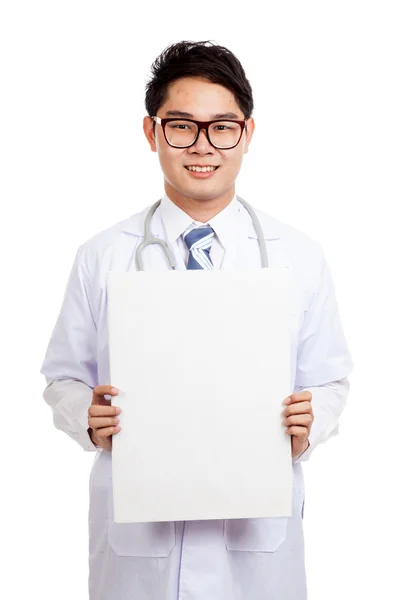 Azjatycki lekarz mężczyzna z pusty znak — Zdjęcie stockowe