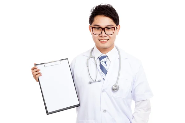 Asian male doctor with clipboard — Stock Photo, Image