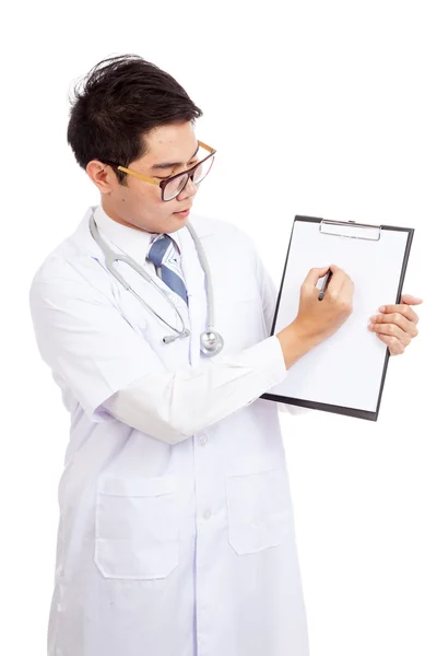 Asian male doctor write on blank paper on clipboard — Stock Photo, Image