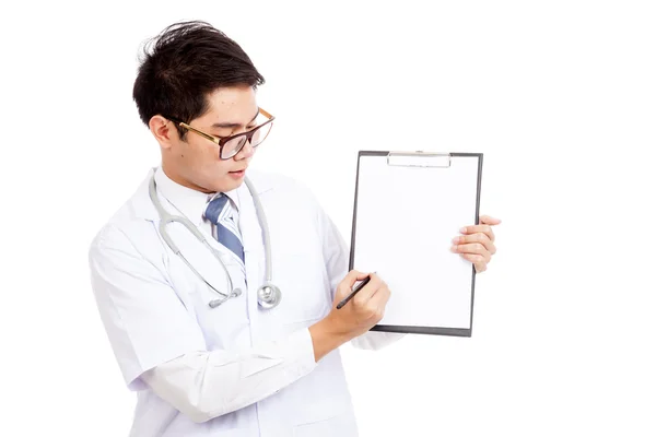 Asiatico maschio medico scrivere su bianco carta su appunti — Foto Stock