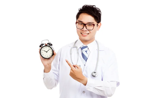 Asian male doctor smile point to a clock — Stock Photo, Image