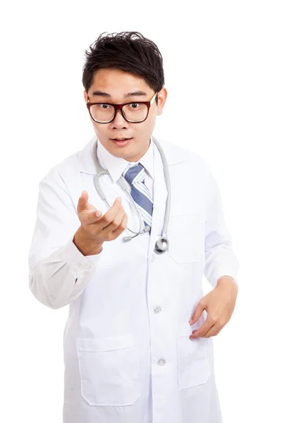 Asiatique mâle médecin clueless poser question — Photo