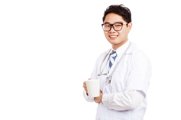 Asiático masculino médico sonrisa con un café taza —  Fotos de Stock