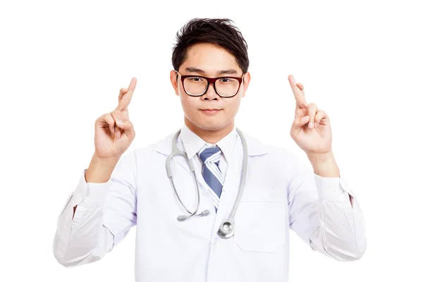 Asian male doctor show double crossed fingers — Stock Photo, Image