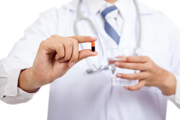 Asian male doctor with a capsule and water — Stock Photo, Image