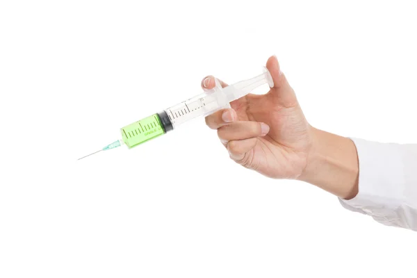 Закрыть шприц с зеленым лекарством в руке — стоковое фото