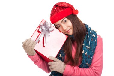 Kırmızı Noel şapka sevgi hediye kutusu ile Asyalı kız