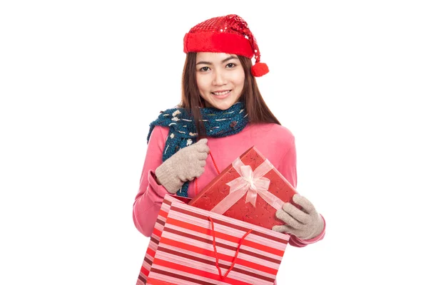 Asian girl with christmas hat pull gift box from shopping bag — Stock Photo, Image